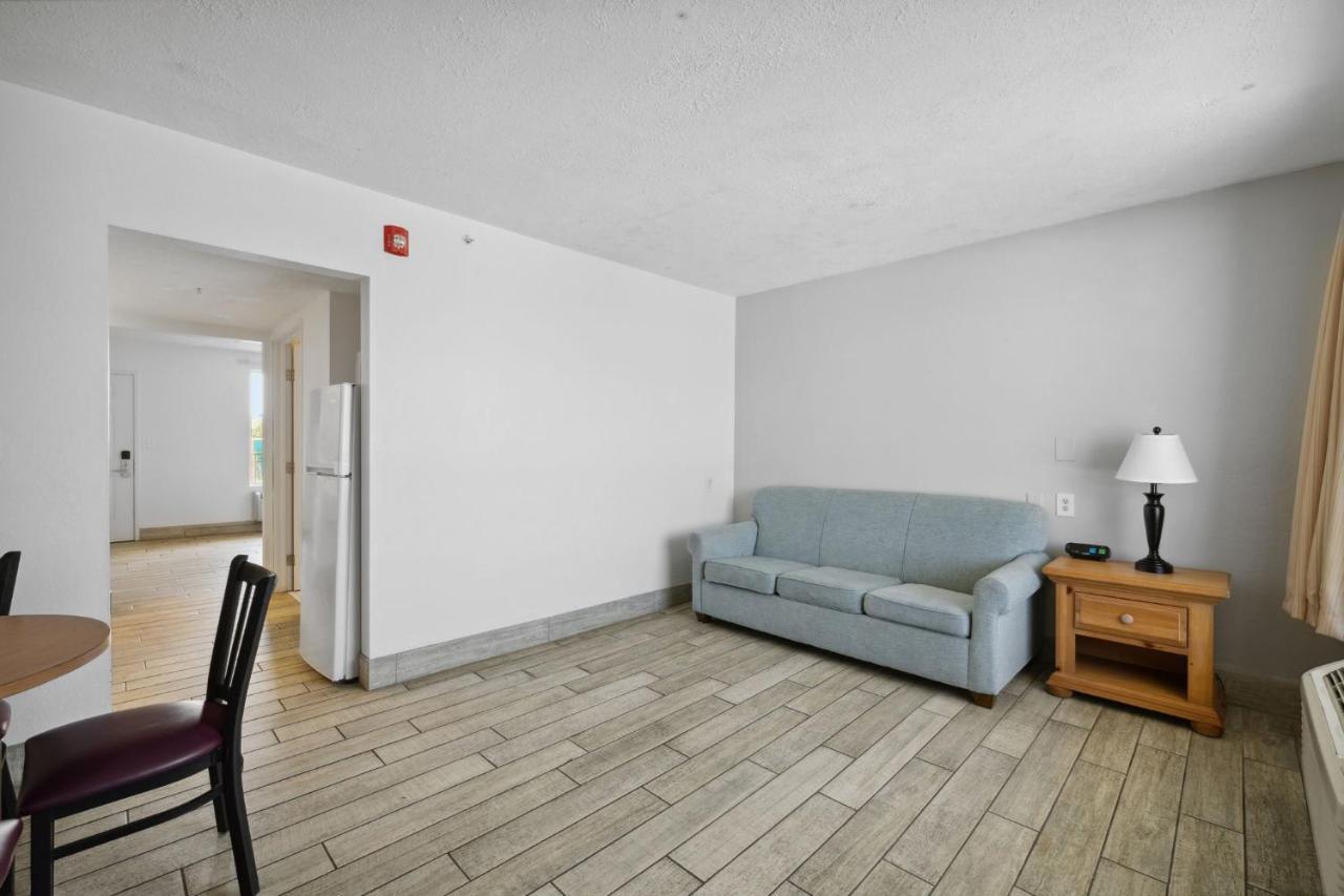 Holiday Terrace Beachfront Hotel, A By The Sea Resort Panama City Beach Exterior photo