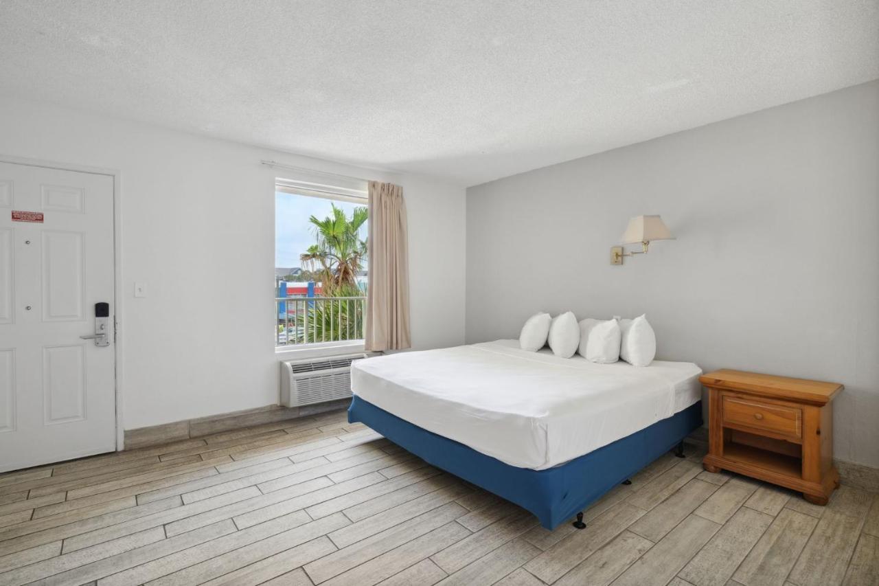 Holiday Terrace Beachfront Hotel, A By The Sea Resort Panama City Beach Exterior photo