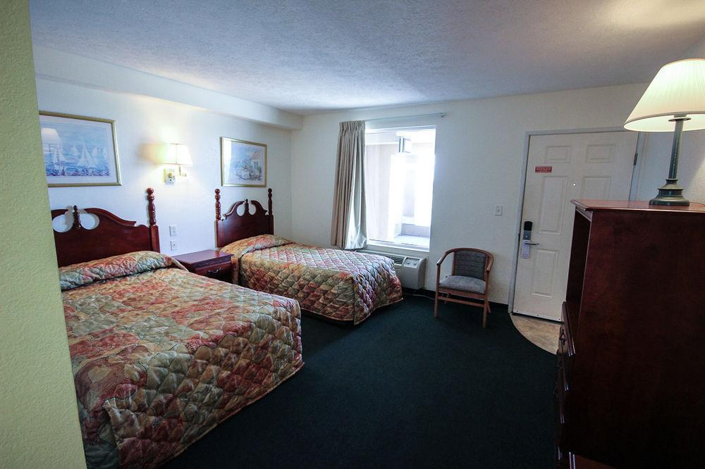 Holiday Terrace Beachfront Hotel, A By The Sea Resort Panama City Beach Exterior photo